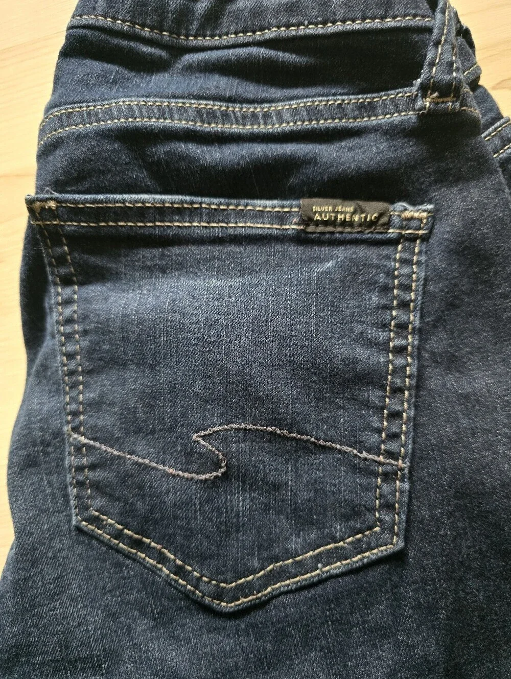 Silver Jeans The Curvy Mid Bootcut Size 4 Length 33